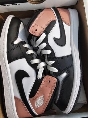 Air Jordan 1 Low-Style Sneakers in Black, White & Dusty Pink DQ8424-100